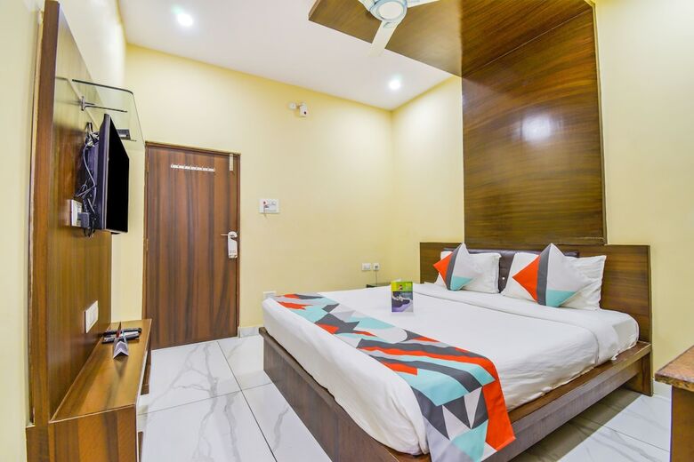 Fabhotel Royal Plaza