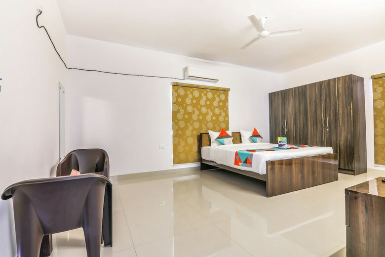 Fabhotel Prestige Castle Inn