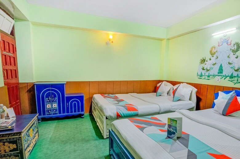Fabhotel Snow Lion
