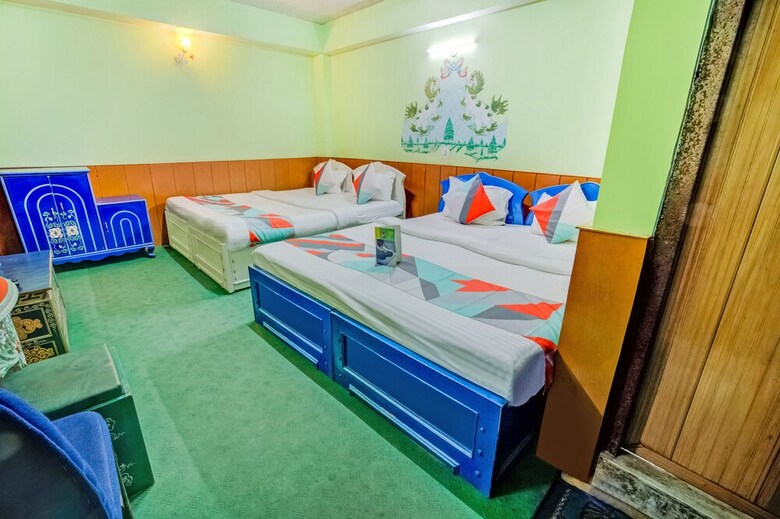 Fabhotel Snow Lion