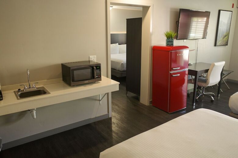 Americana Modern Hotel