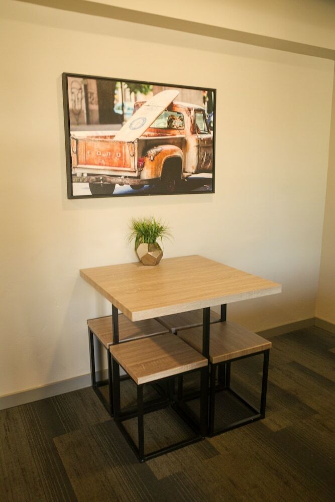 Americana Modern Hotel