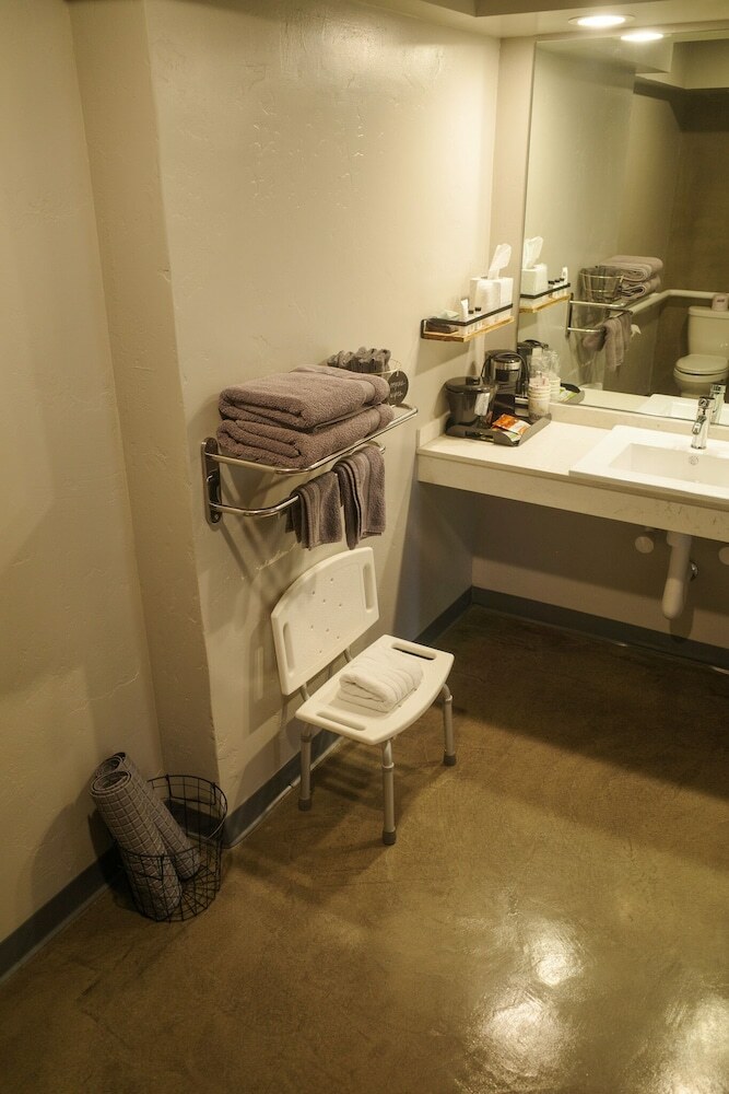 Americana Modern Hotel