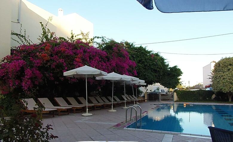 Yakinthos Hotel