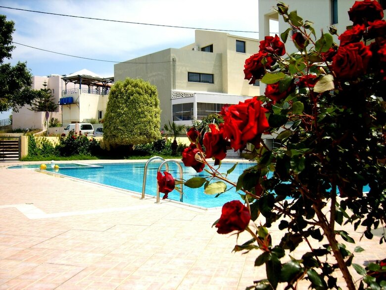 Yakinthos Hotel