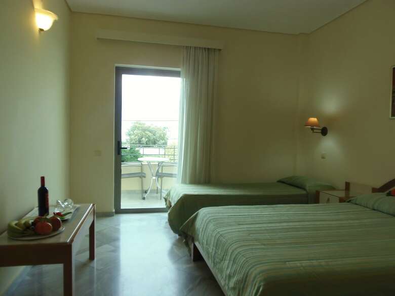 Yakinthos Hotel
