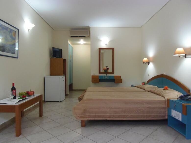Yakinthos Hotel