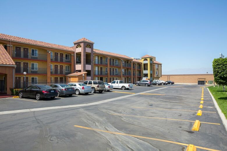 Motel Passport Inn & Suites