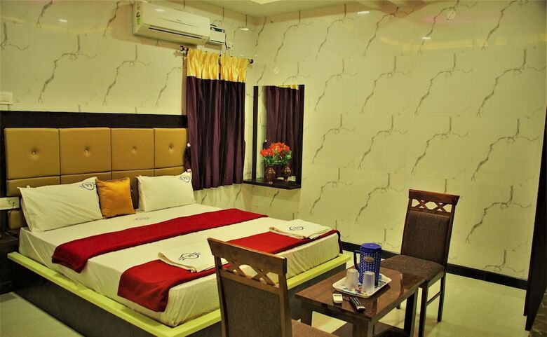 Hotel Vel Residency