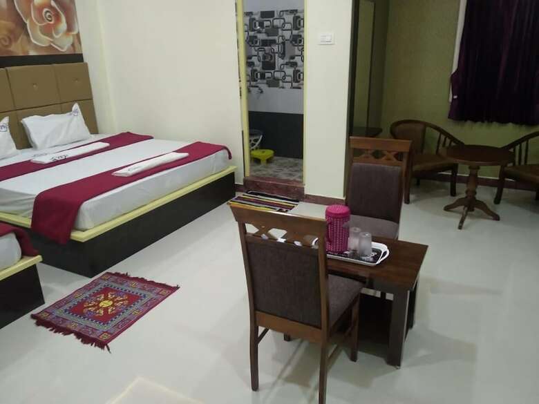 Hotel Vel Residency