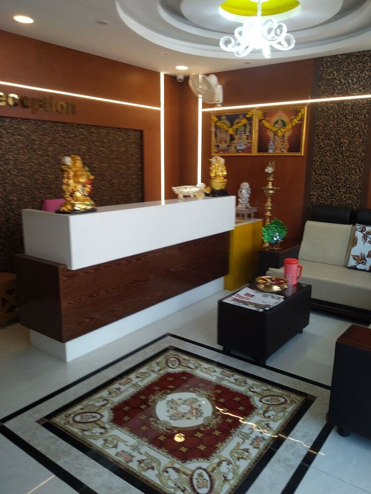 Hotel Vel Residency