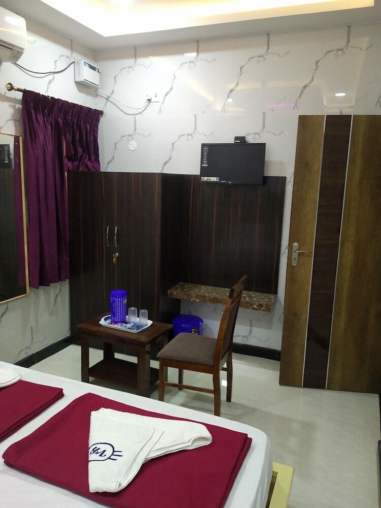 Hotel Vel Residency