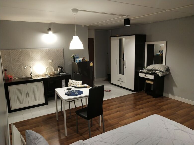 Hotel Bangkok Impact Popular Comdominium