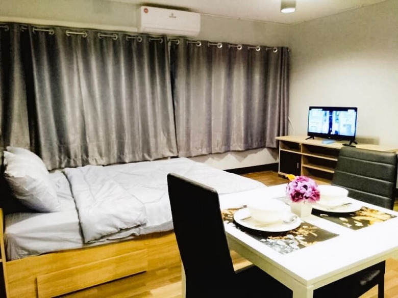 Hotel Bangkok Impact Popular Comdominium