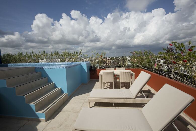 The City Condos By Playa Paradise