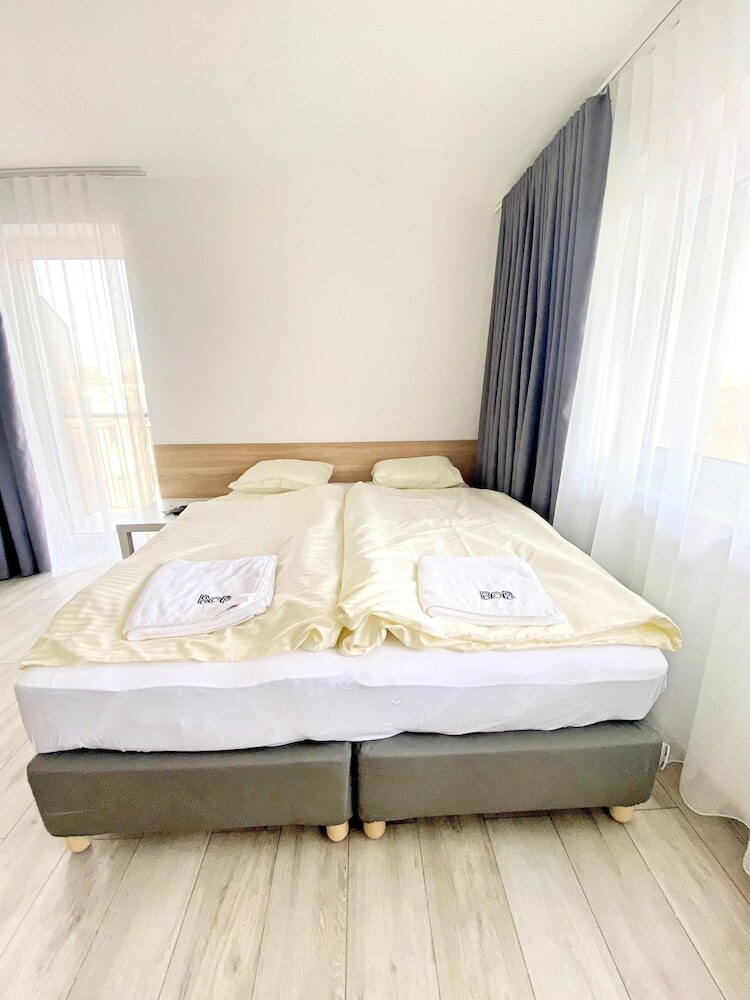 Bob Apartments