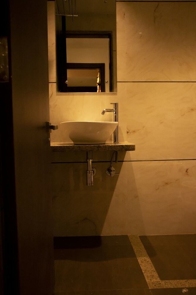 Hotel Monarch Express