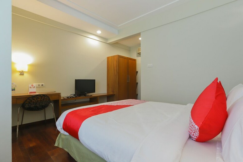 Hotel Oyo 651 Casamora Cilandak Syariah