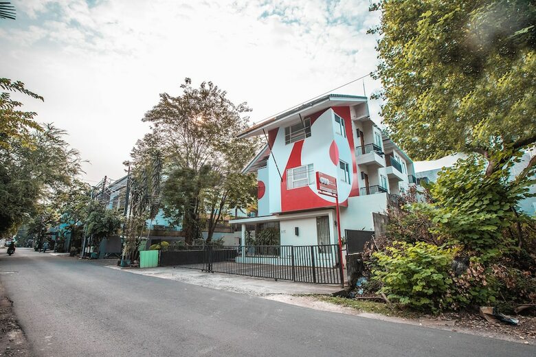 Hotel Oyo 651 Casamora Cilandak Syariah