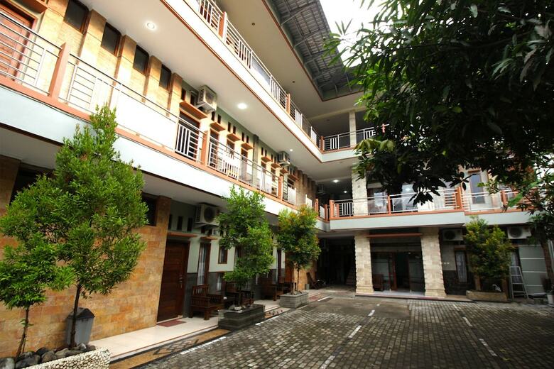Oyo 820 Abad Baru Hotel