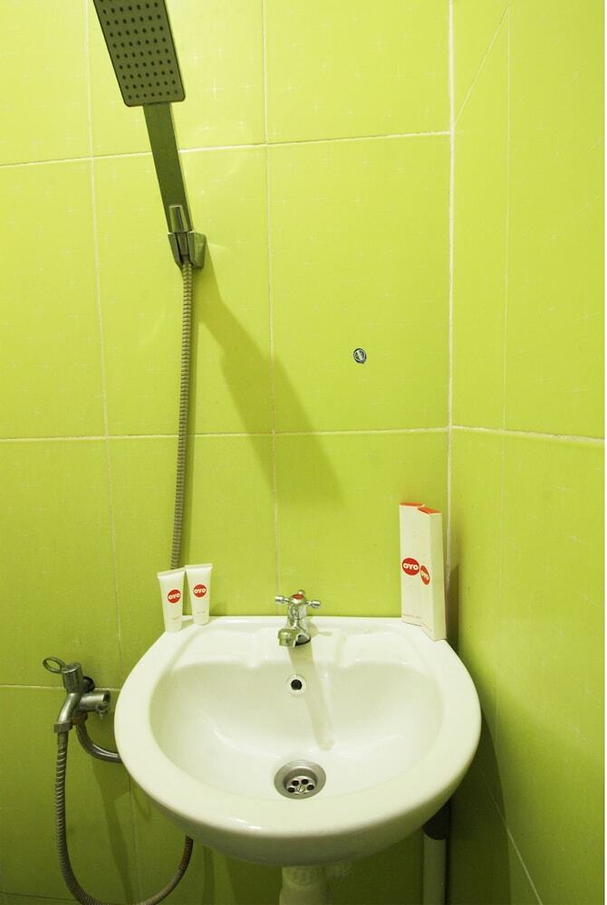 Oyo 820 Abad Baru Hotel