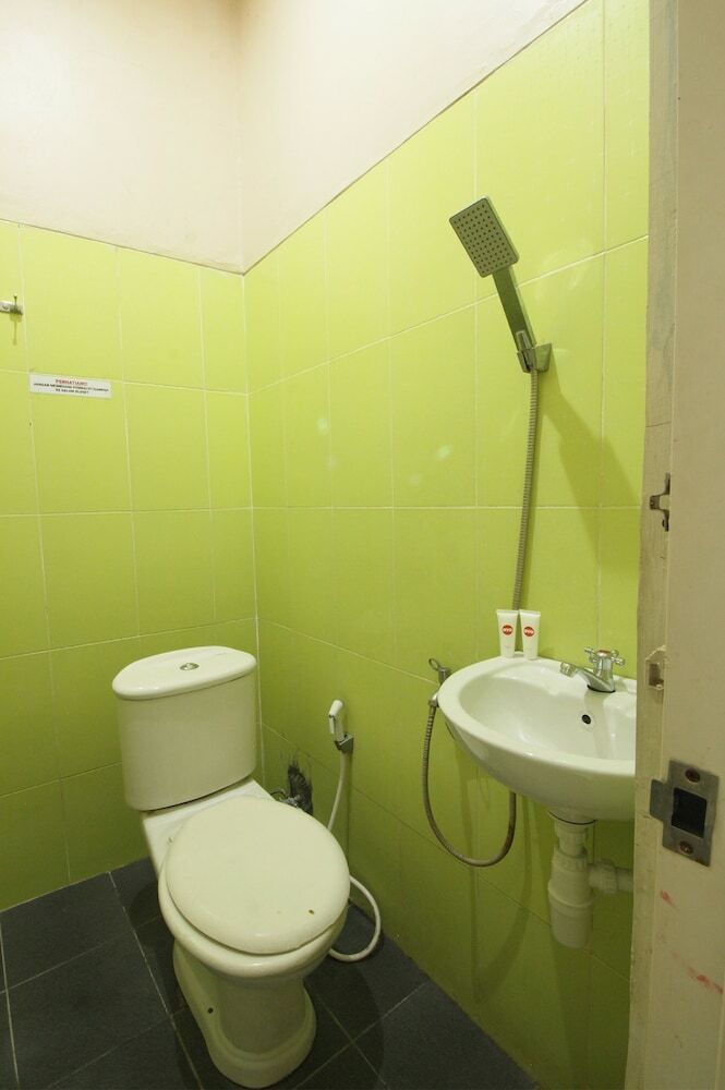 Oyo 820 Abad Baru Hotel