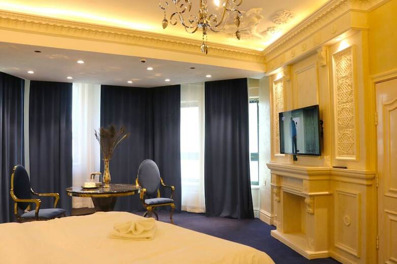 Elegance Hotel