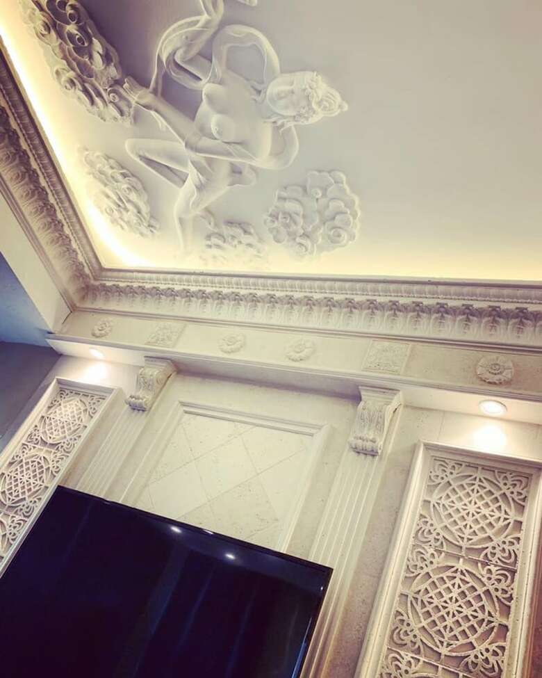 Elegance Hotel