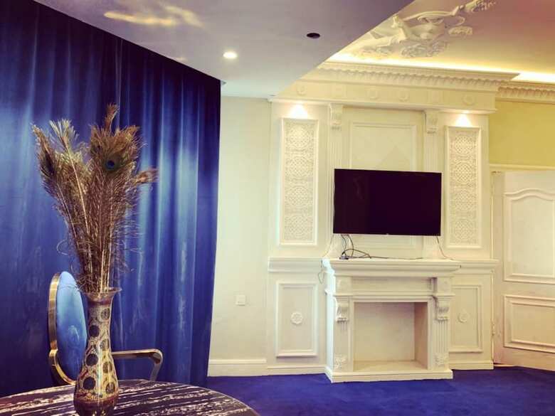 Elegance Hotel