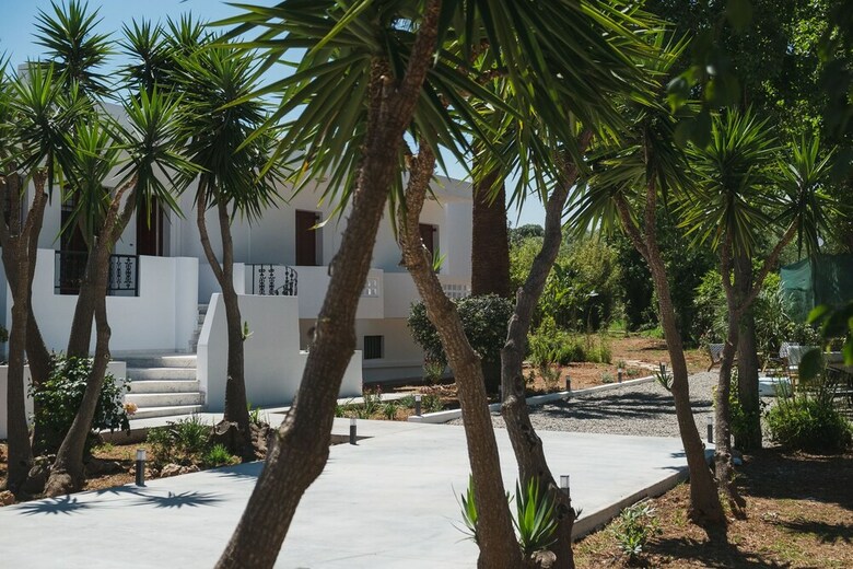 Mid-century Modern Villa Vintage Charm
