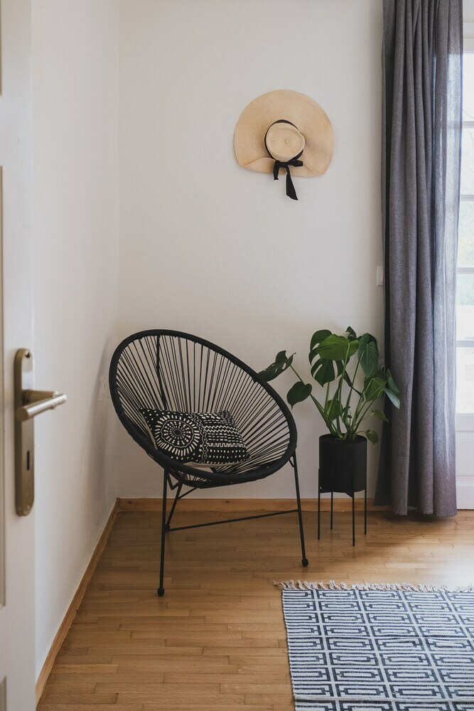 Mid-century Modern Villa Vintage Charm