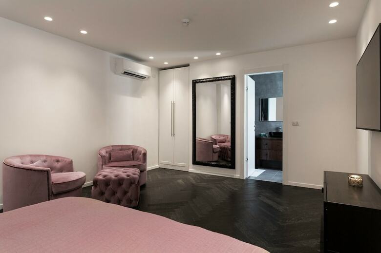 Villa Alma Suites