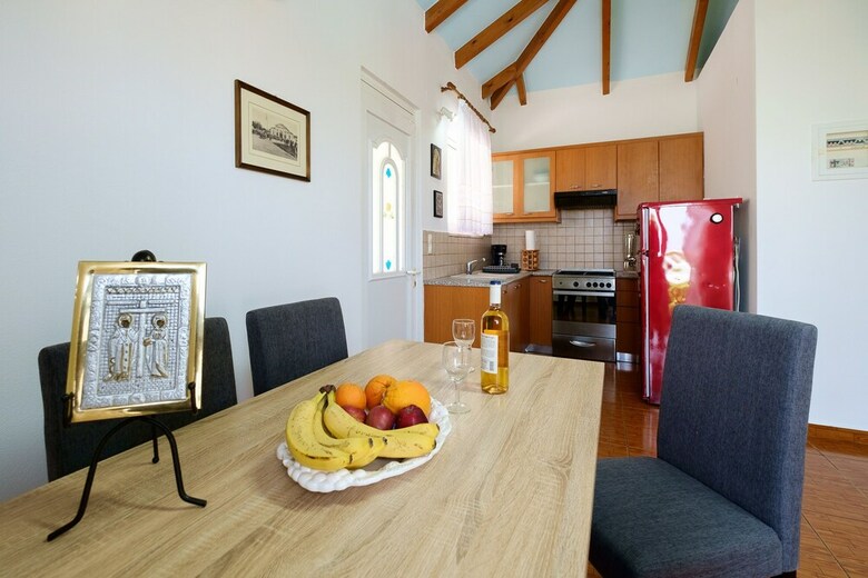 Chill And Relax In A Home With Pool Near The Beach