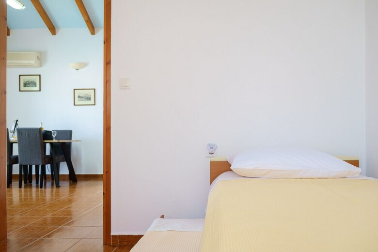 Chill And Relax In A Home With Pool Near The Beach
