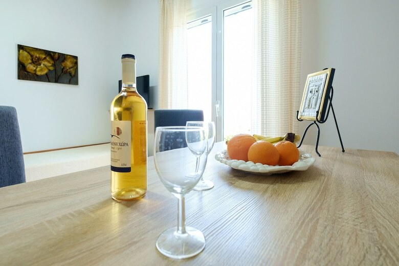 Chill And Relax In A Home With Pool Near The Beach