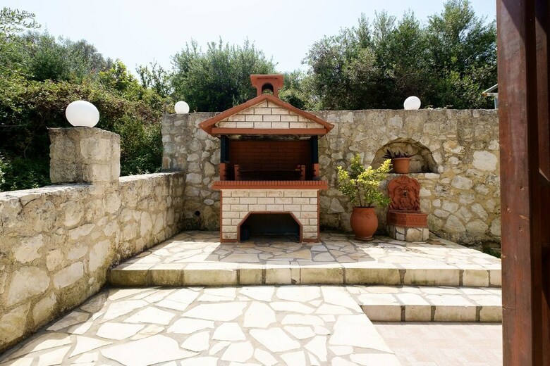 Chill And Relax In A Home With Pool Near The Beach