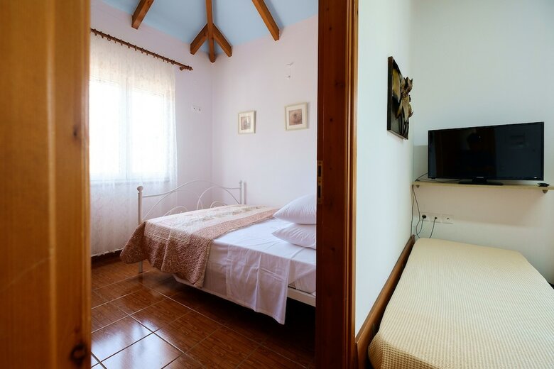 Chill And Relax In A Home With Pool Near The Beach