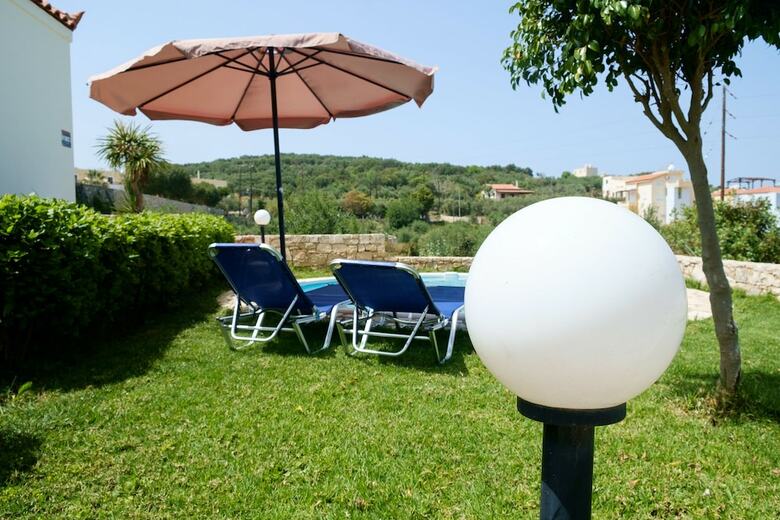 Chill And Relax In A Home With Pool Near The Beach