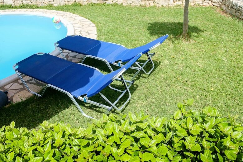 Chill And Relax In A Home With Pool Near The Beach