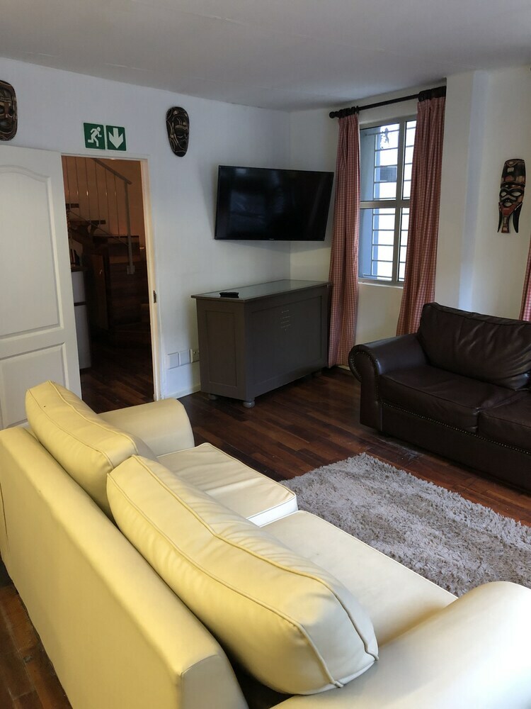 Bed & Breakfast Parliament Lodge