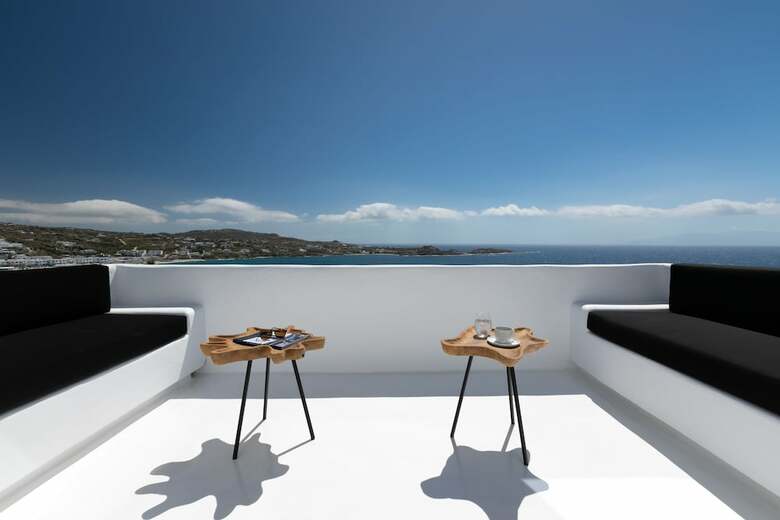 Psarou Black Villa