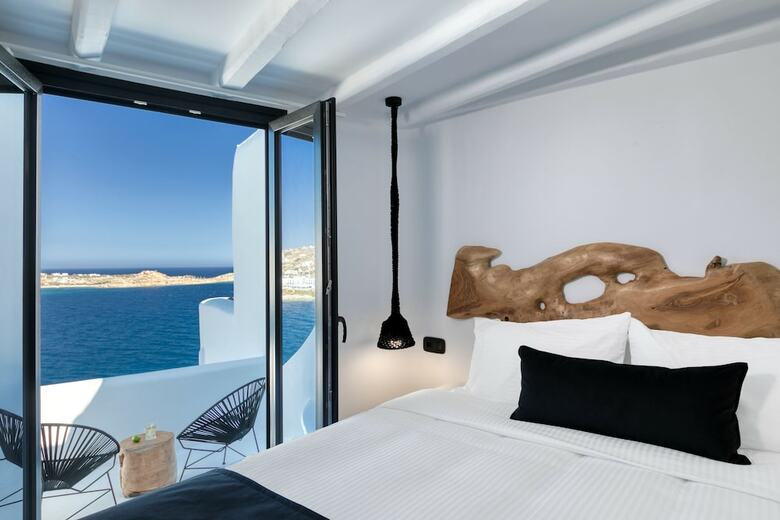 Psarou Black Villa