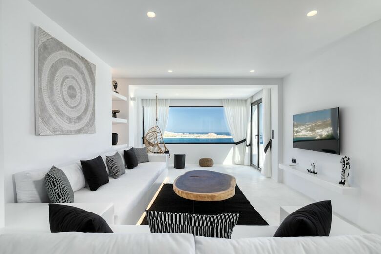 Psarou Black Villa