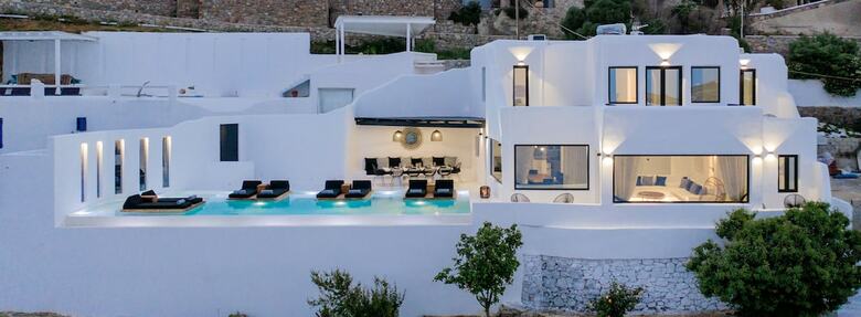 Psarou Black Villa