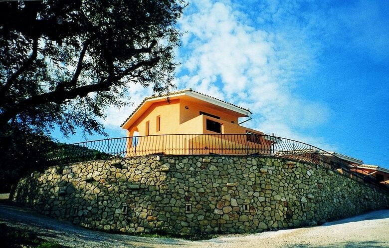 Apartamentos Villa Flisvos
