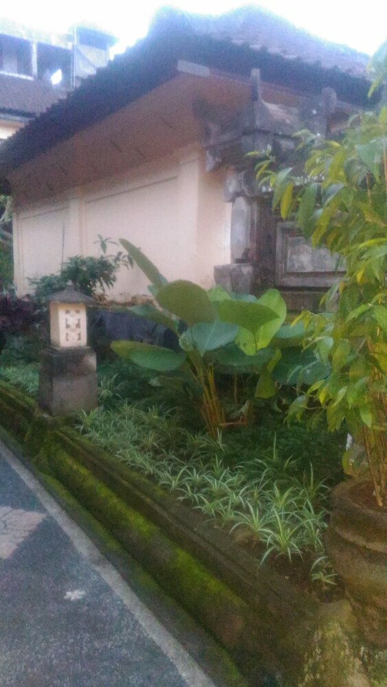 Bed & Breakfast Dewi Antara Homestay