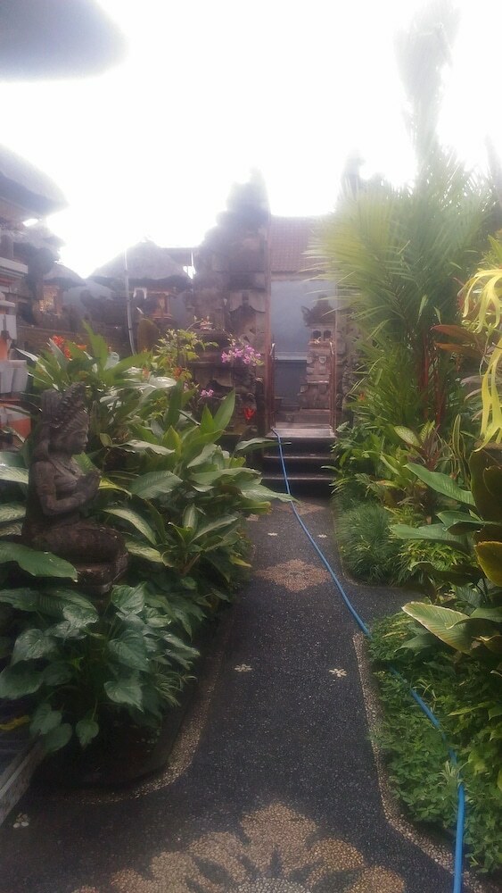 Bed & Breakfast Dewi Antara Homestay