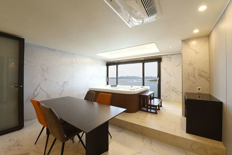 Utop Marina Hotel & Resort