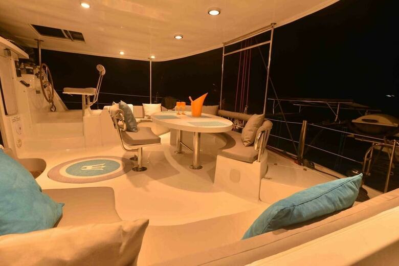 Hotel Nesi Catamarans