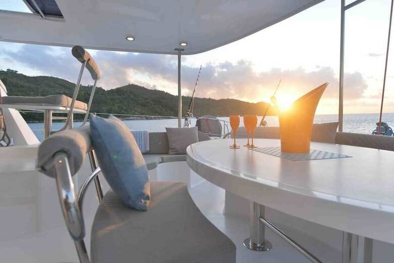 Hotel Nesi Catamarans